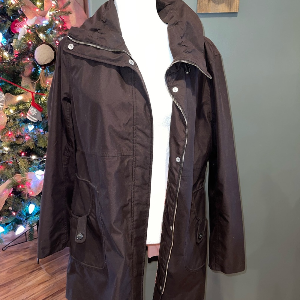 Lands’ End chocolate brown‎ jacket with pink lining zips and snaps size medium